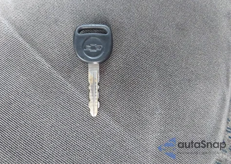 2004 Chevrolet Silverado 1500 из США, поврежденный, VIN 1GCEC19V74Z166339